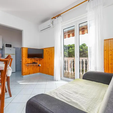2 Bedroom In Apartamento Povljana