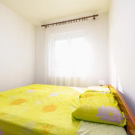 Apartamento 2 Bedroom In Povljana
