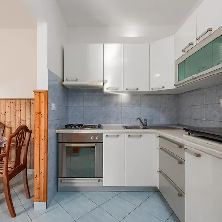 Apartment Awesome In With House Sea View Povljana