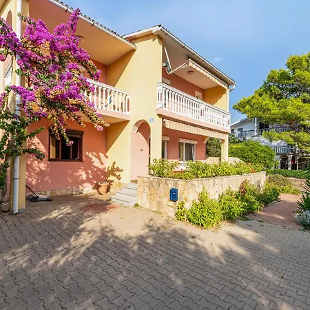 2 Bedroom In * Povljana